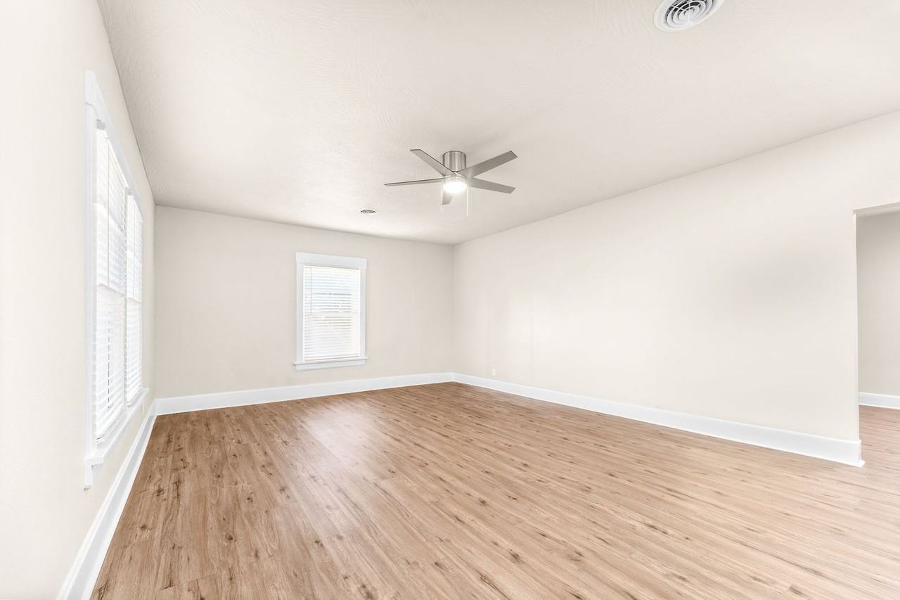 1420 S Campbell Ave - Photo 6 of 19