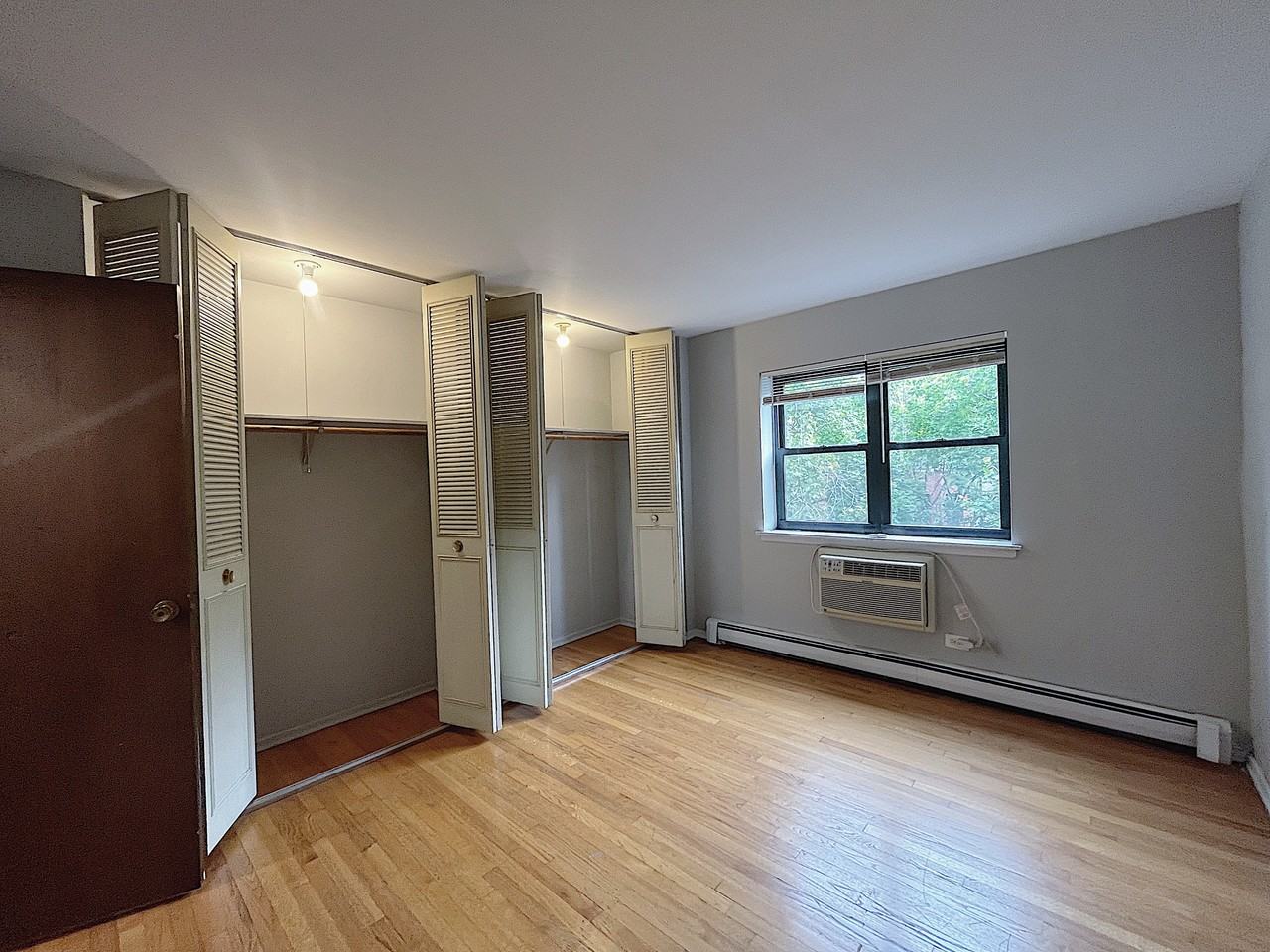 2828 N Cambridge Ave #402 - Photo 2 of 14