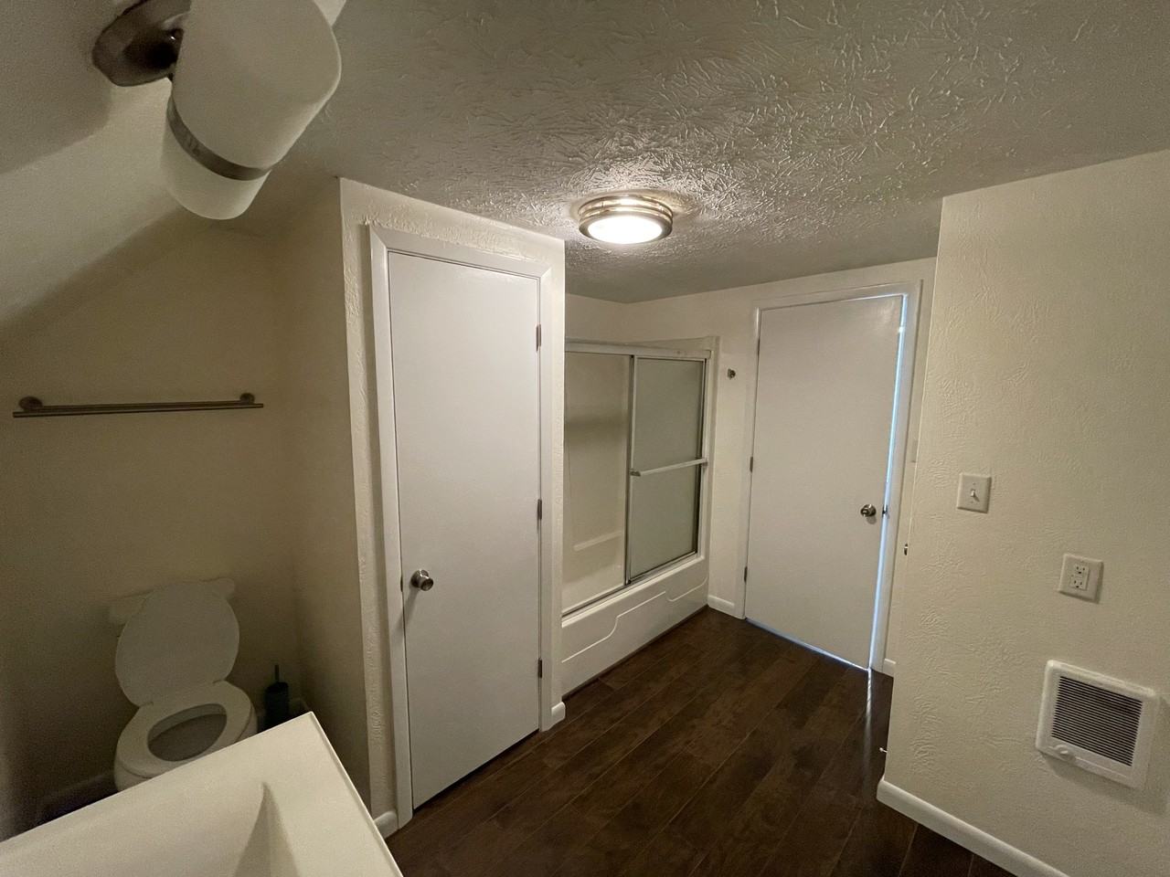 712 West 6th Street #4 - Photo 5 of 11