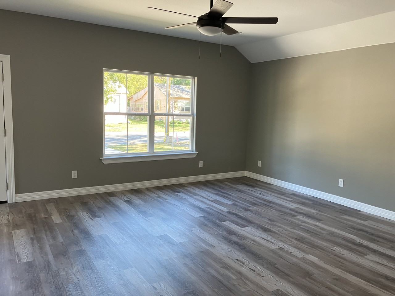 523 N Weaver St #NA - Photo 3 of 18