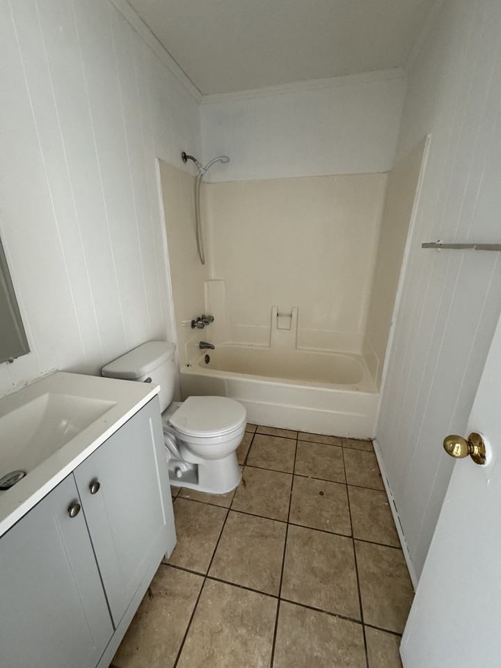 715 W 13th St #1 - Photo 2 of 13