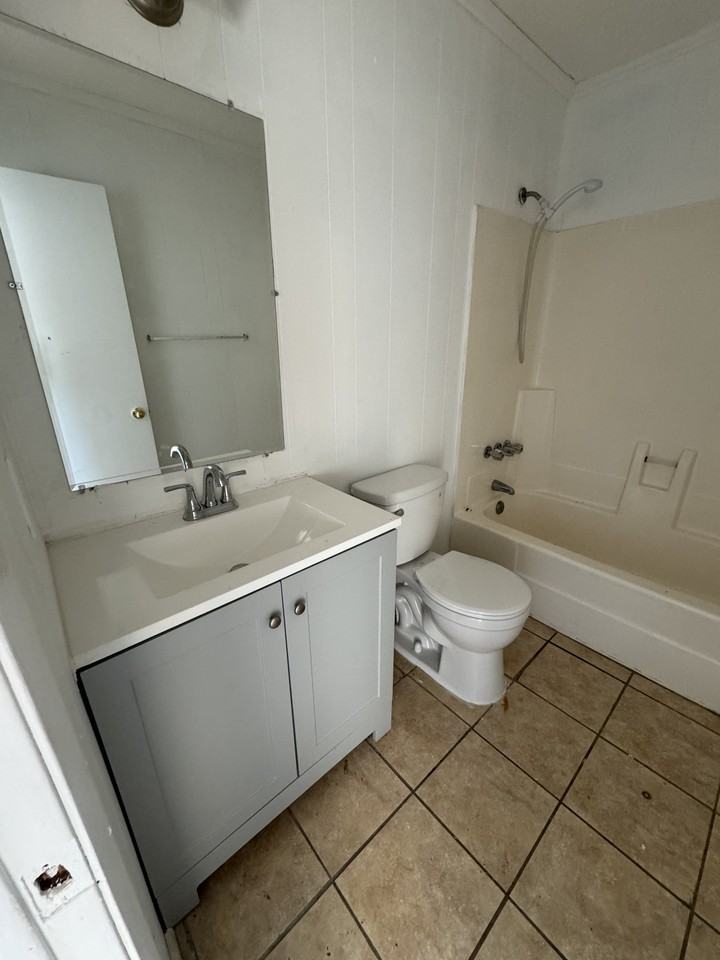 715 W 13th St #1 - Photo 3 of 13