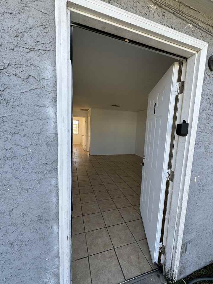 715 W 13th St #1 - Photo 7 of 13