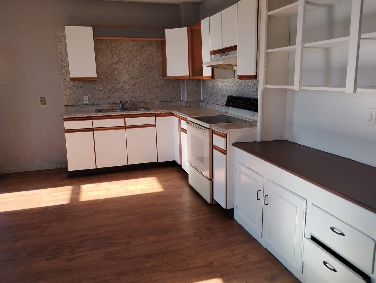 370 South Poplar Street #NA - Photo 3 of 11