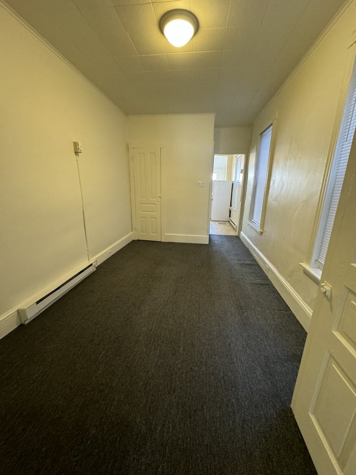 341 Hollenbach St - Photo 3 of 8