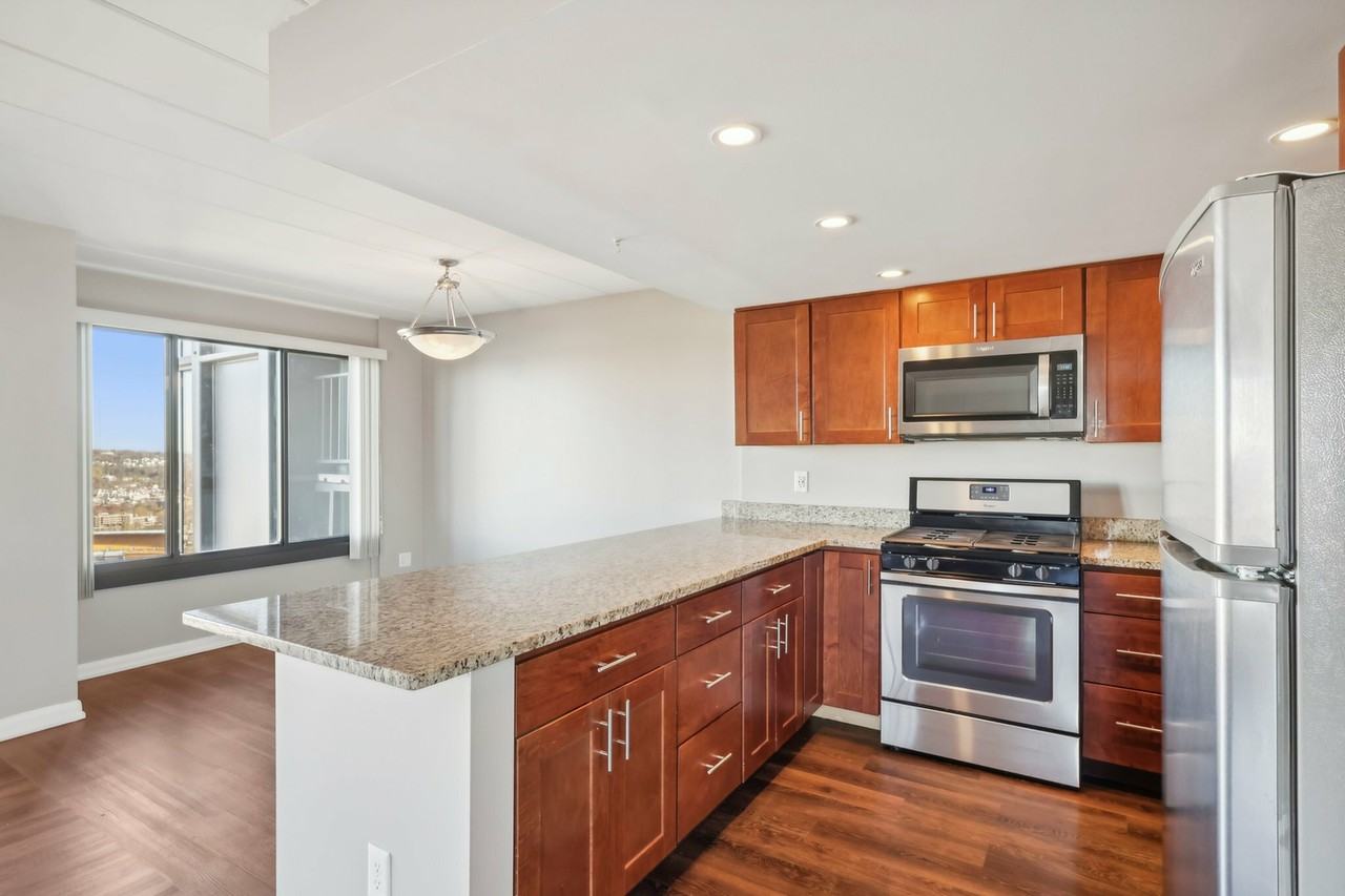 Grandview Pointe Apartments - Photo 7 of 39