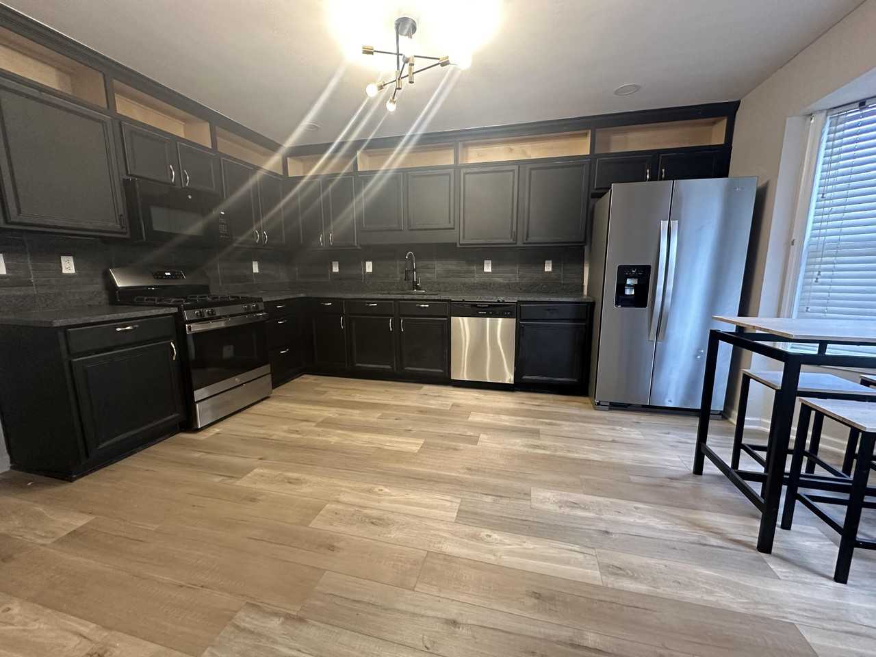 Vintage Pointe Dr - Photo 6 of 13