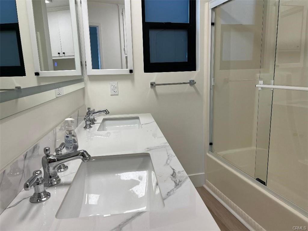 404 S Bay Front #B - Photo 3 of 8