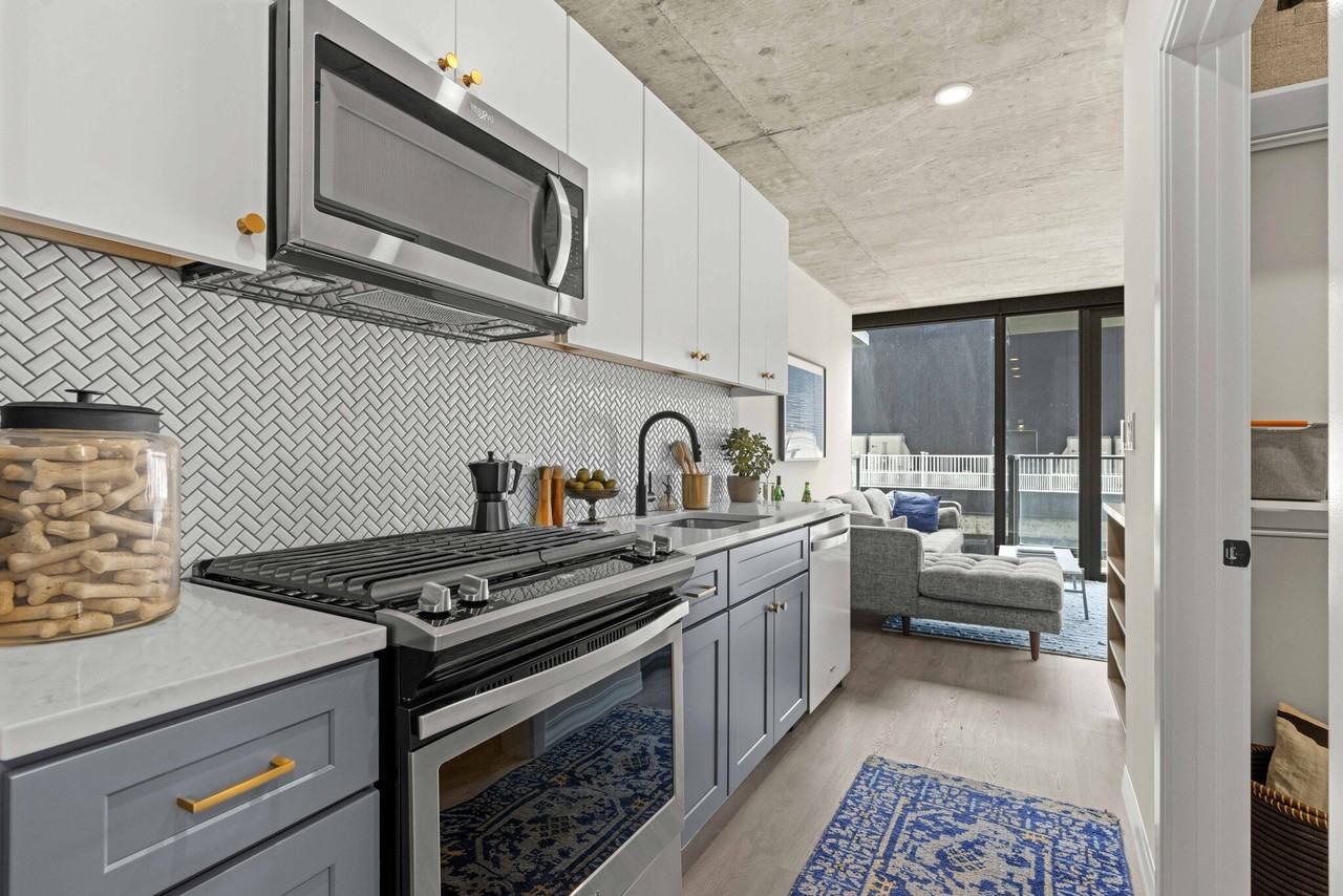 169 W Huron St - Photo 3 of 24