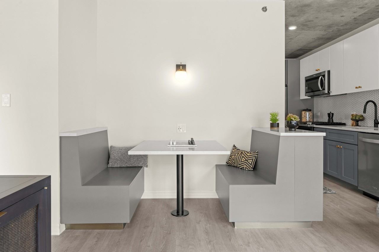 169 W Huron St - Photo 7 of 24