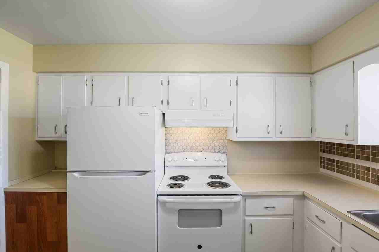 Sibley Bush Apartments (Sibley Bush Apartments LLC) - Photo 2 of 18