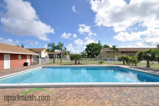 Villas at Palm Beach - Photo 3 of 11