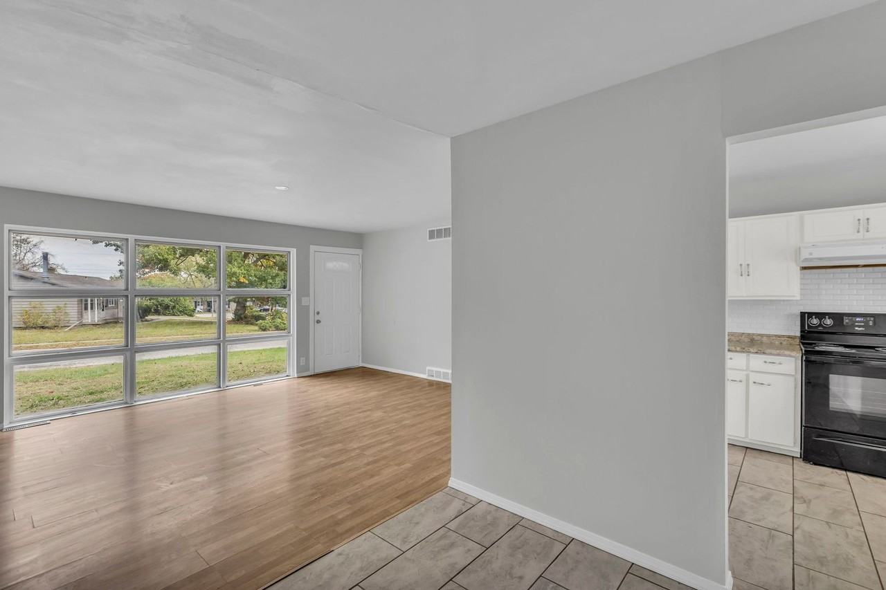 8804 Manchester Ave - Photo 4 of 25