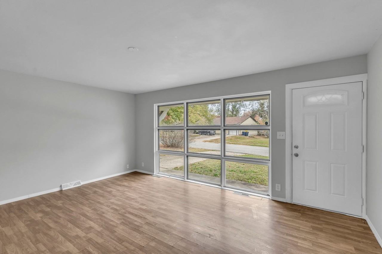 8804 Manchester Ave - Photo 5 of 25