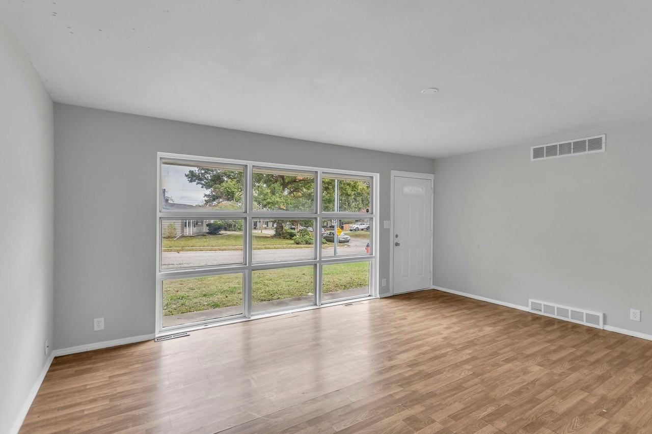 8804 Manchester Ave - Photo 6 of 25