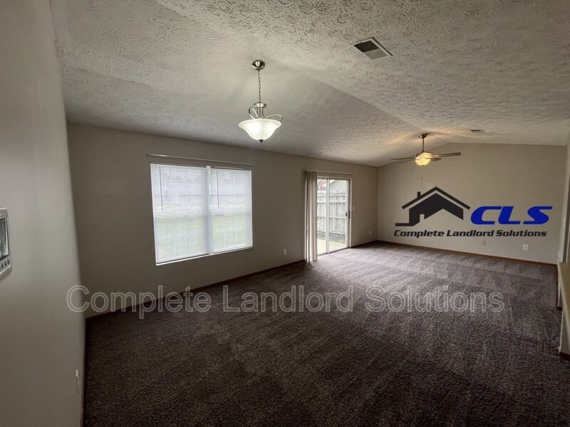 567 Farrington St - Photo 5 of 10