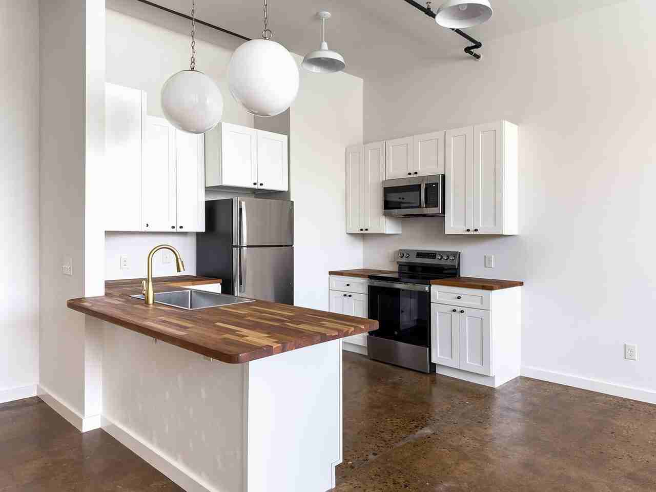 510 S College St. - Photo 2 of 50