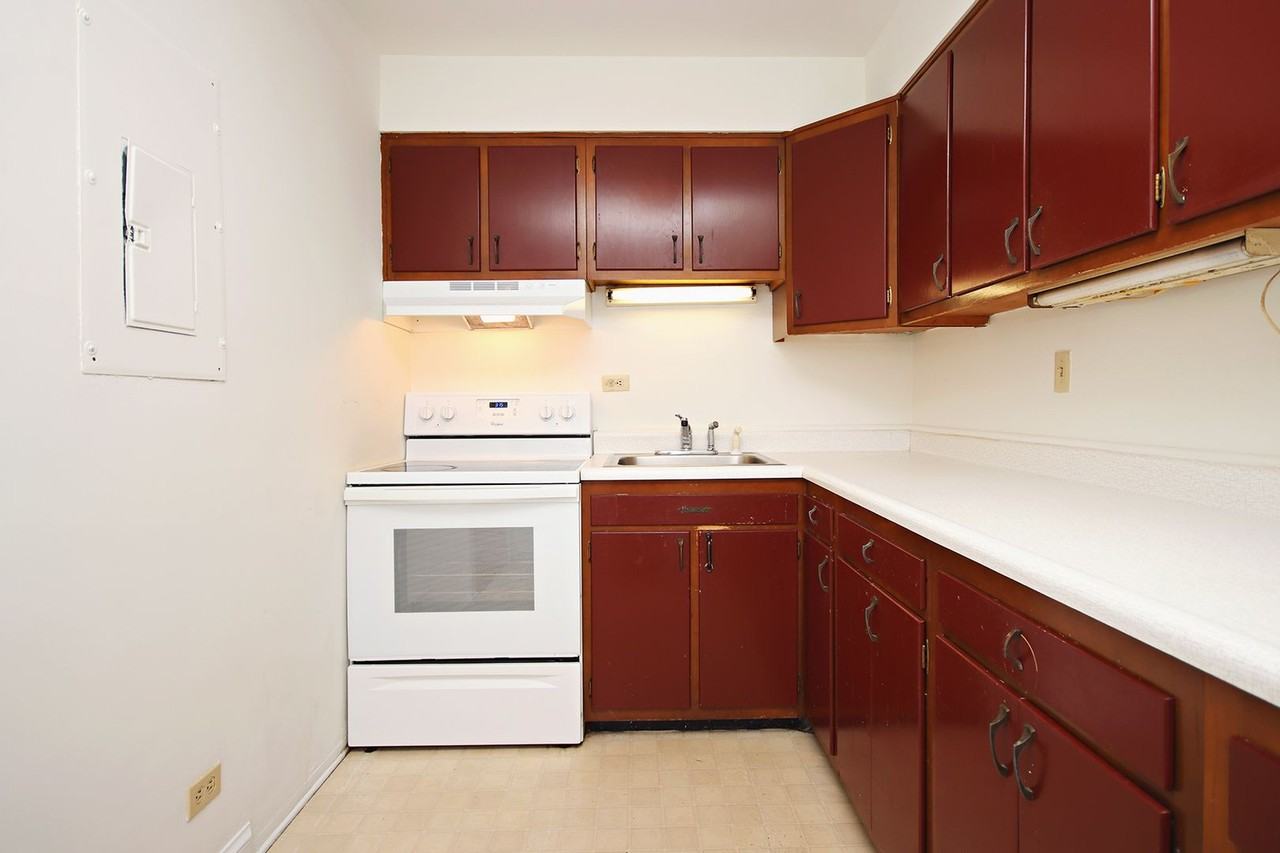 2114 Ivy Rd - Photo 3 of 21