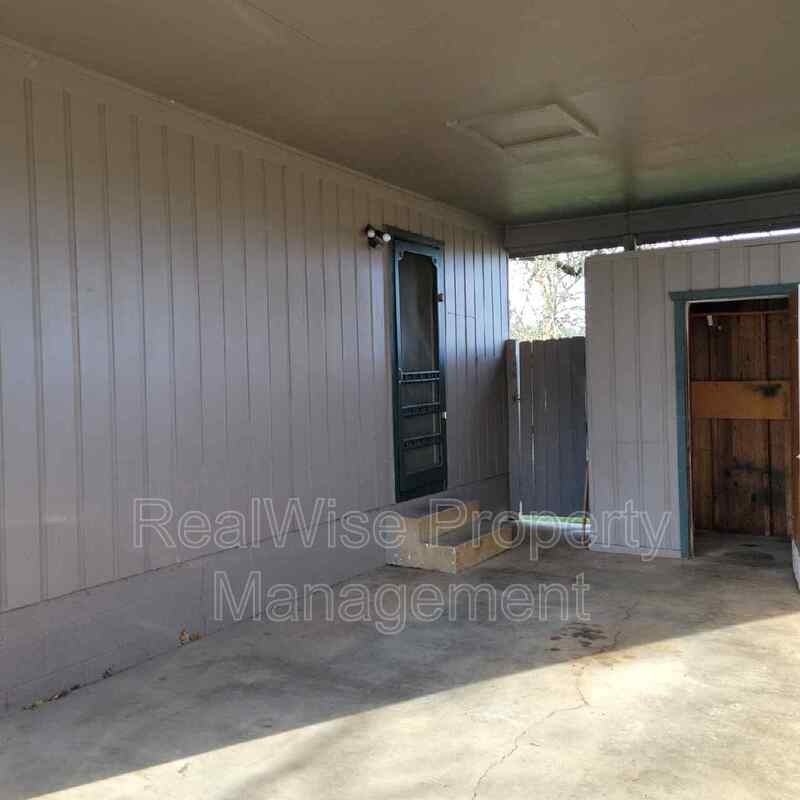 3160 Cloverlawn Dr - Photo 3 of 18