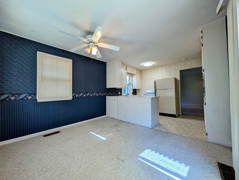 1216 Marion Ave - Photo 2 of 8