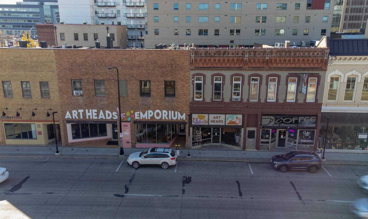 319-323 S Broadway - Photo 3 of 5