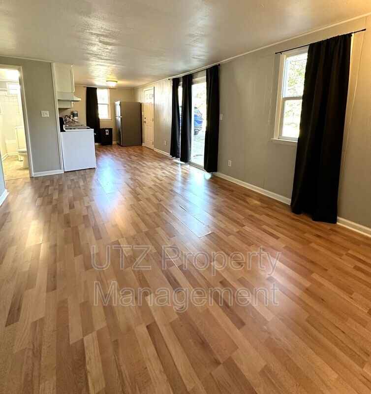 1116 Jim Dot Dr - Photo 2 of 4