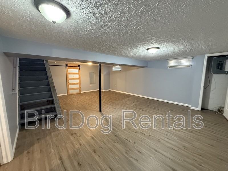 988 Melwood Dr - Photo 3 of 17