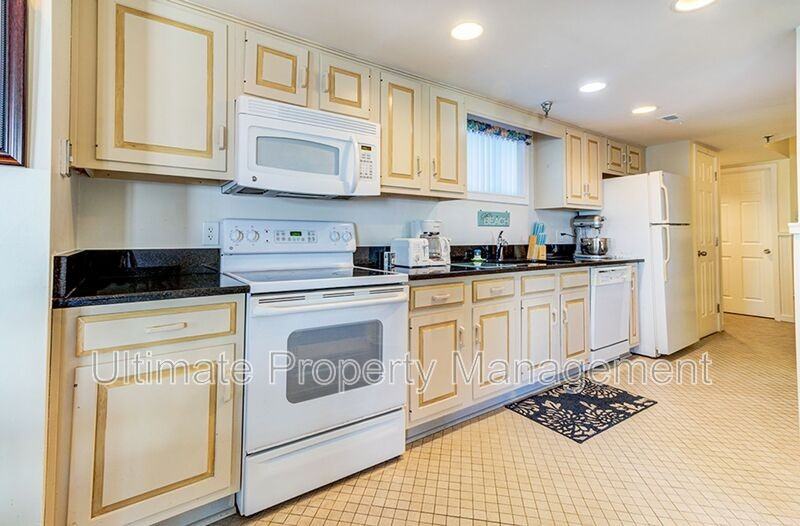 1 Lumina Ave S #106 - Photo 6 of 18