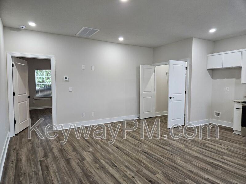 114 Conifer Dr - Photo 5 of 13