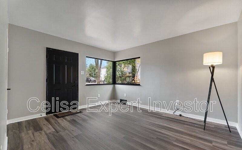 1515 Stophlet St - Photo 2 of 14