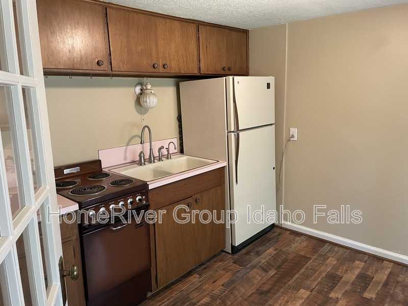 326 North Ridge Avenue #B - Photo 3 of 30