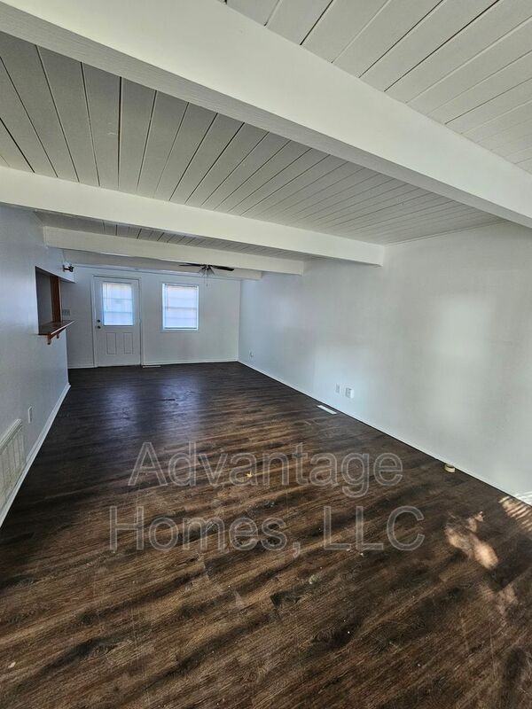 920 N 71st St - Photo 3 of 24