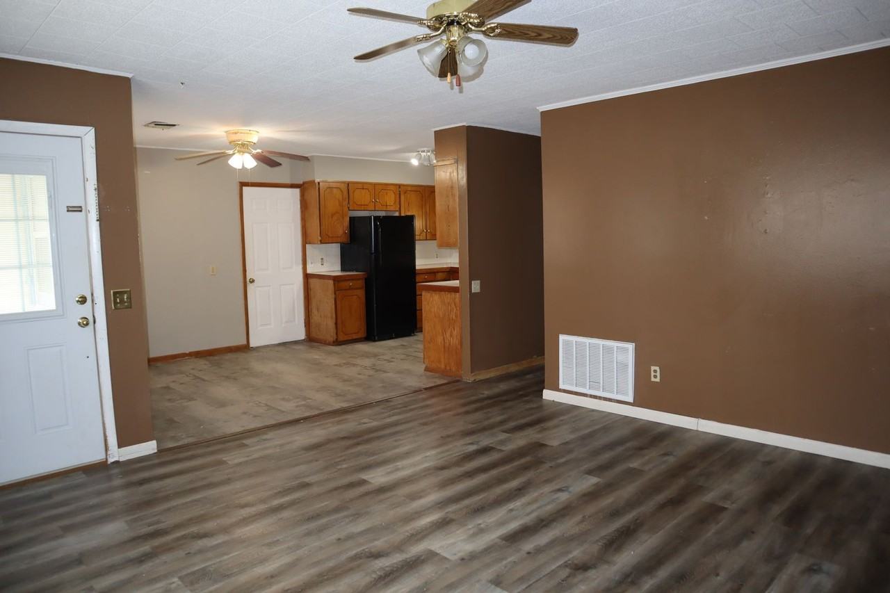 403 W Tom Stafford St - Photo 3 of 27