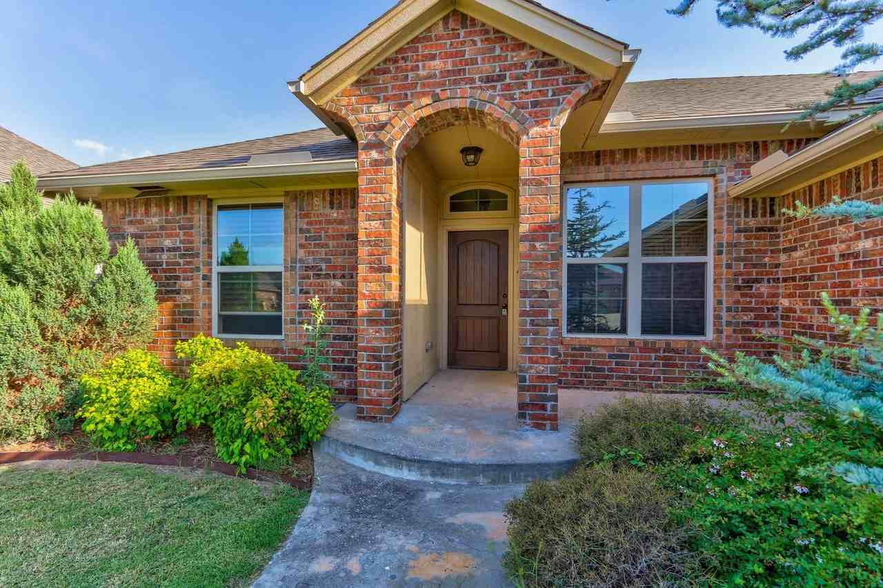 920 Sw 13th St - Photo 4 of 48