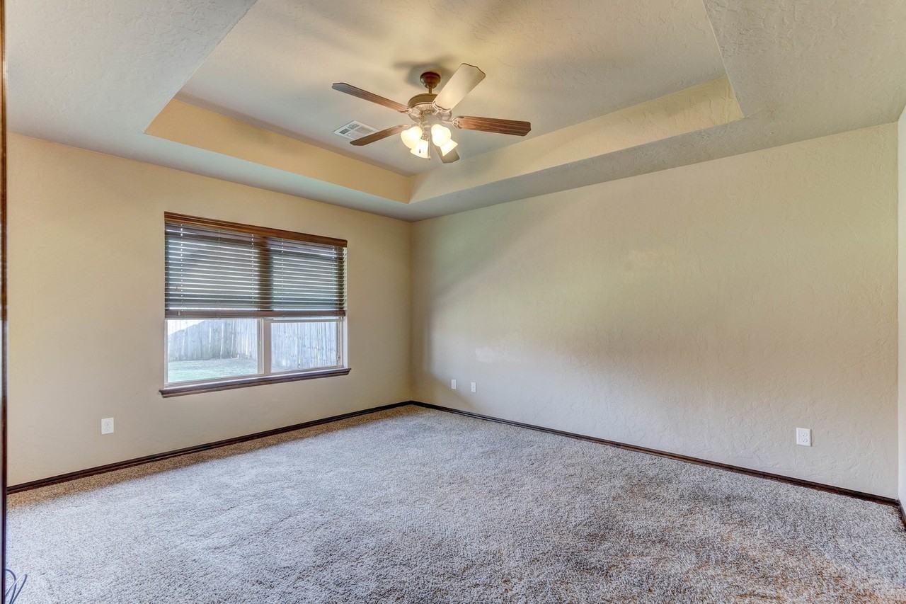 920 Sw 13th St - Photo 7 of 48