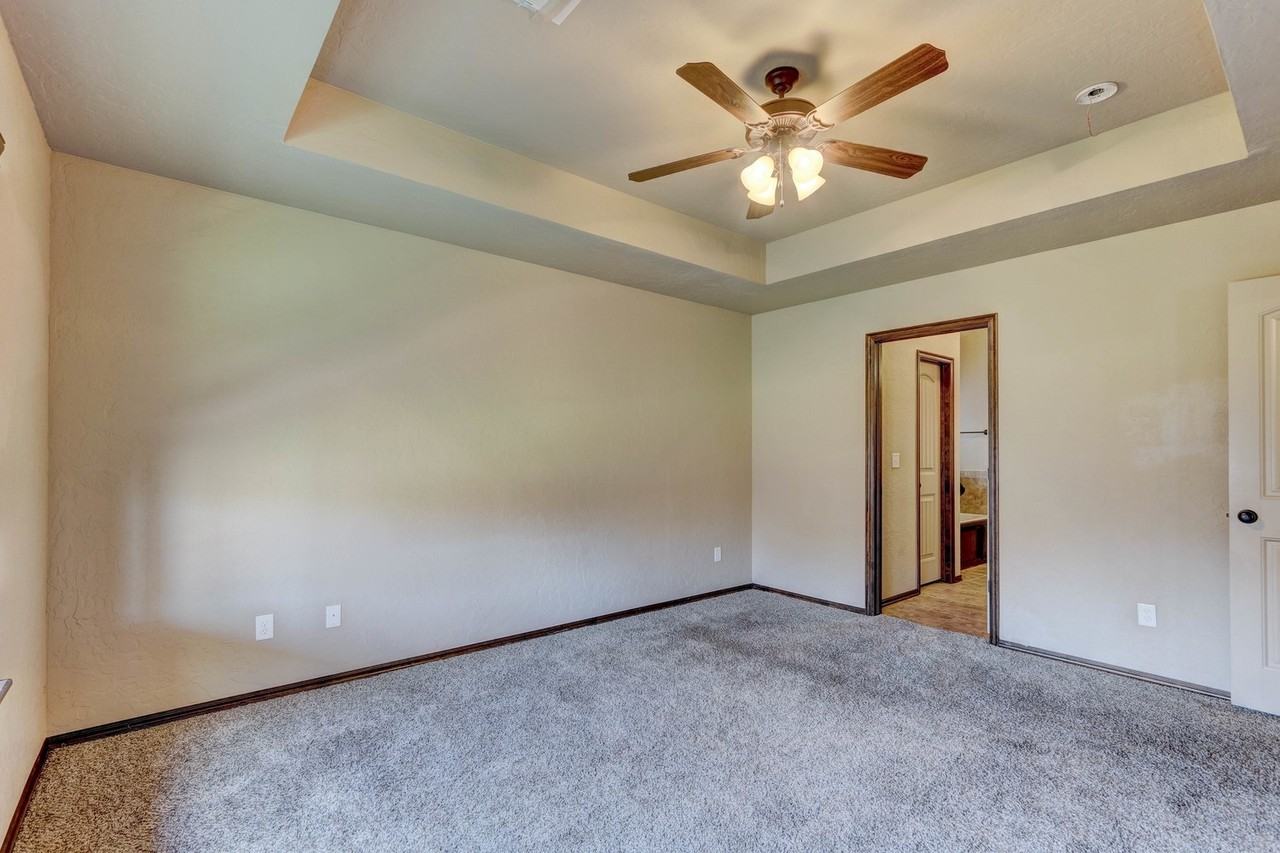 920 Sw 13th St - Photo 3 of 48