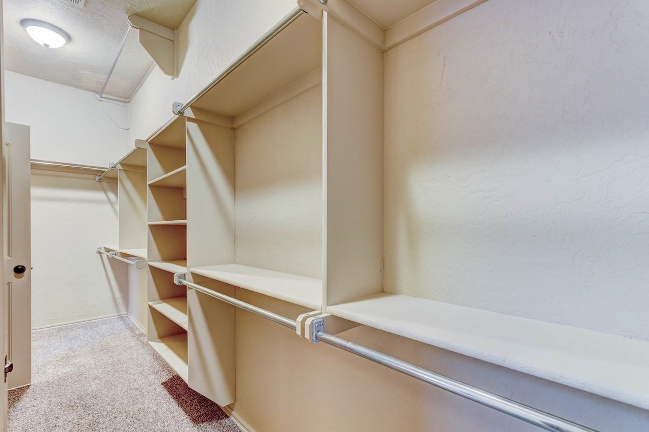 920 Sw 13th St - Photo 5 of 48