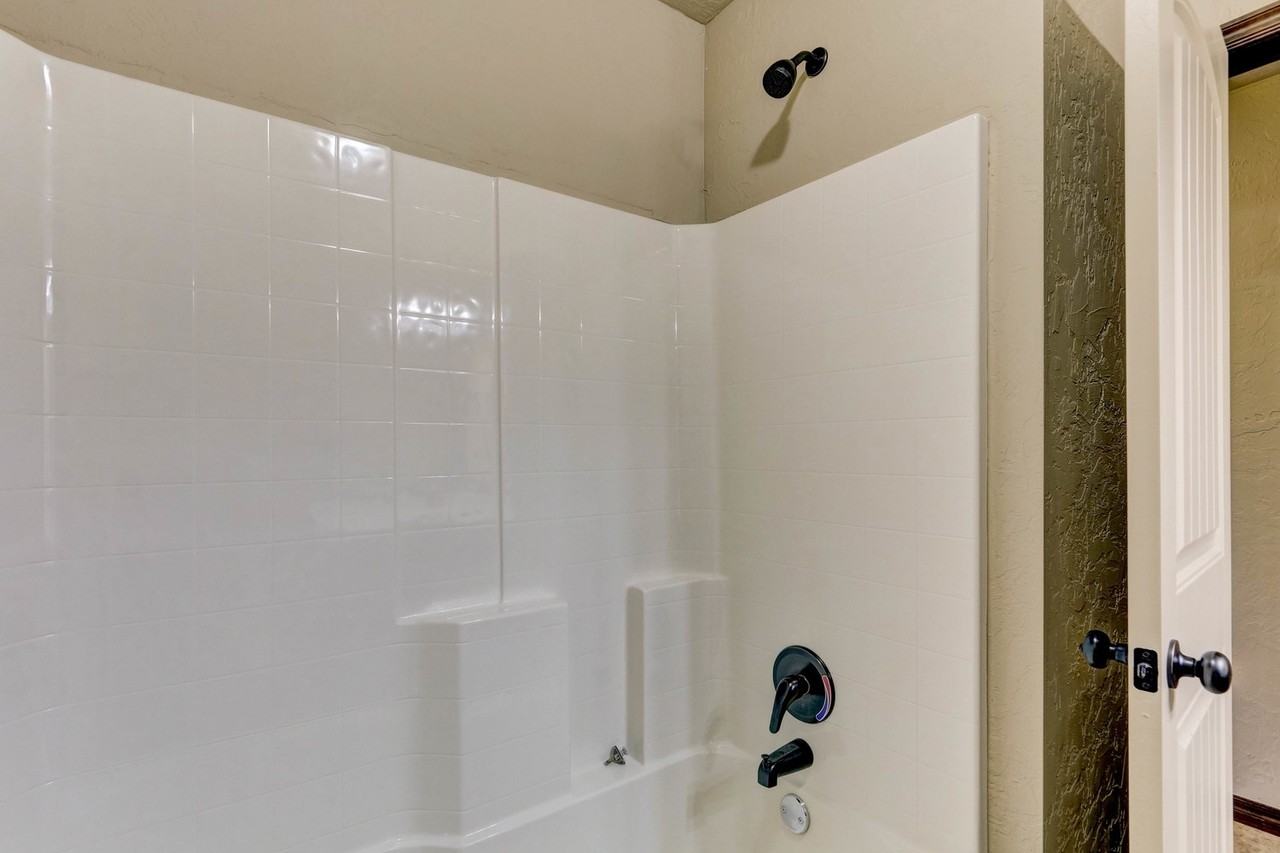 920 Sw 13th St - Photo 3 of 48