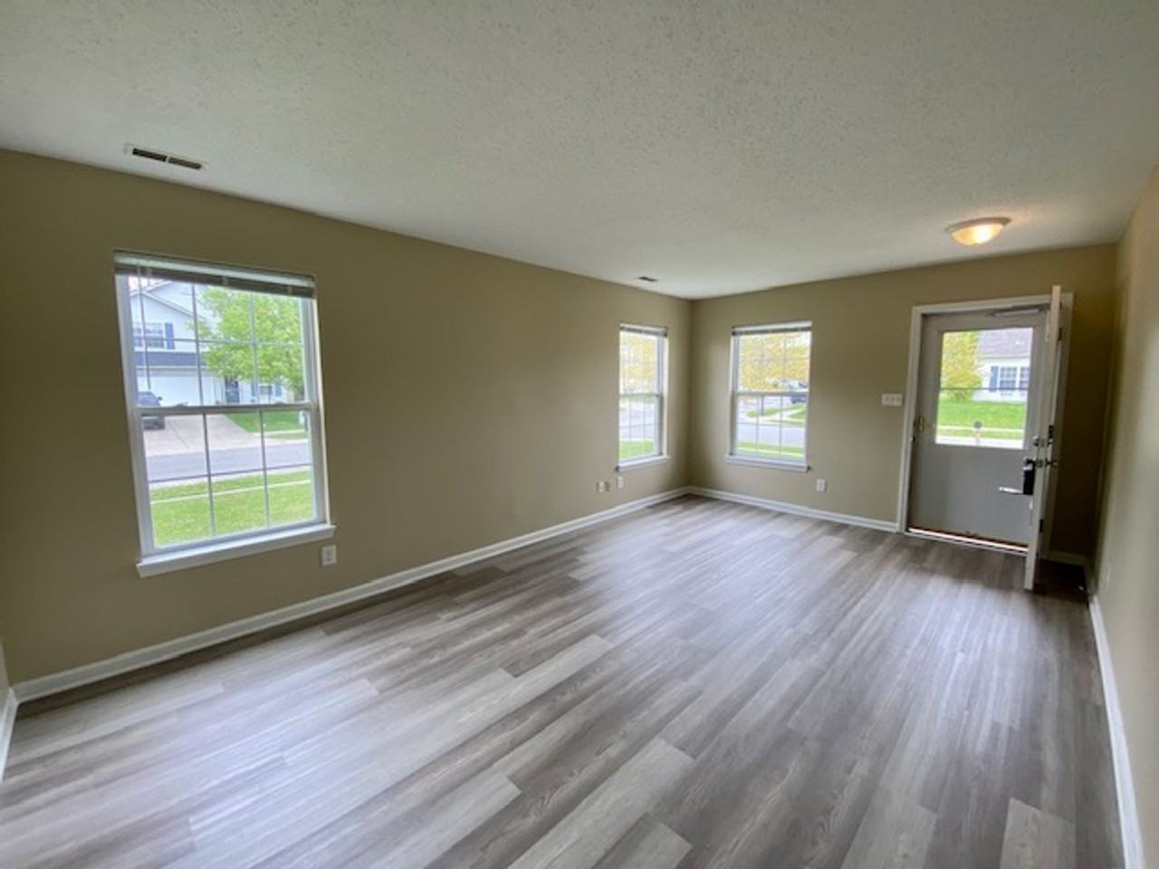 11438 Narrowleaf Dr - Photo 5 of 41