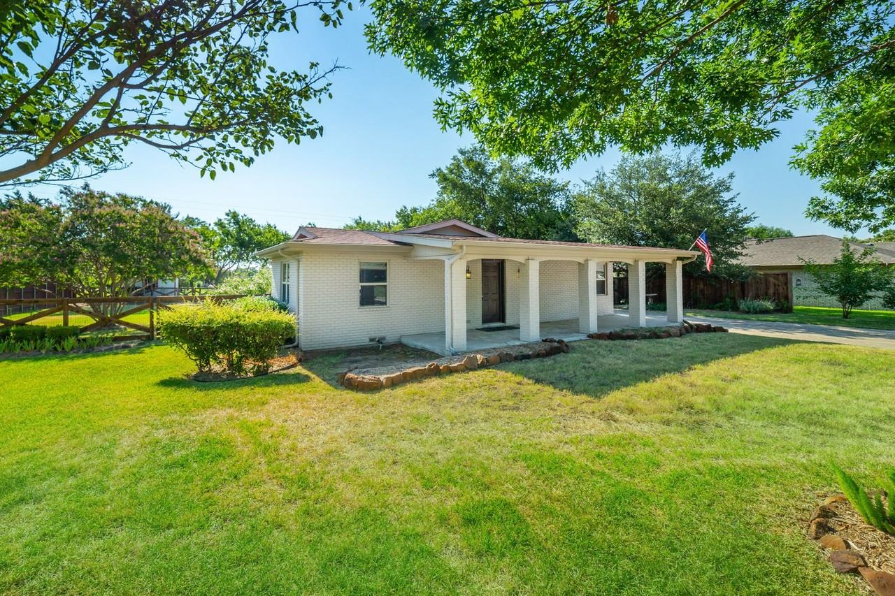1049 Summerplace Ln - Photo 6 of 50