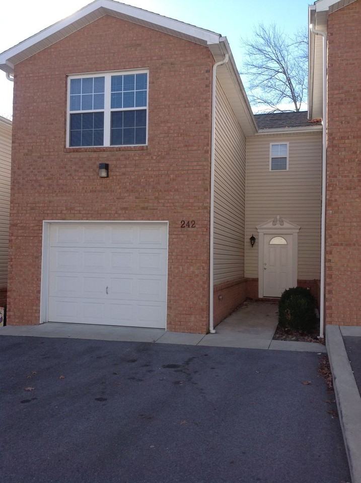 Kensington Court - Photo 3 of 19