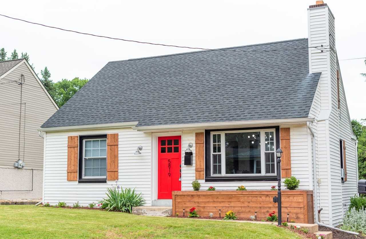 5819 Pine St - Photo 2 of 26