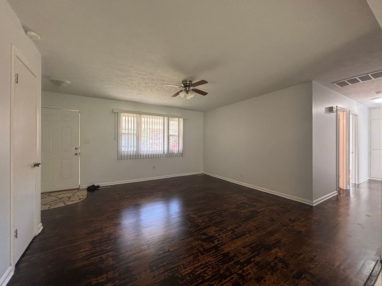 825 S Broadview Dr - Photo 2 of 17