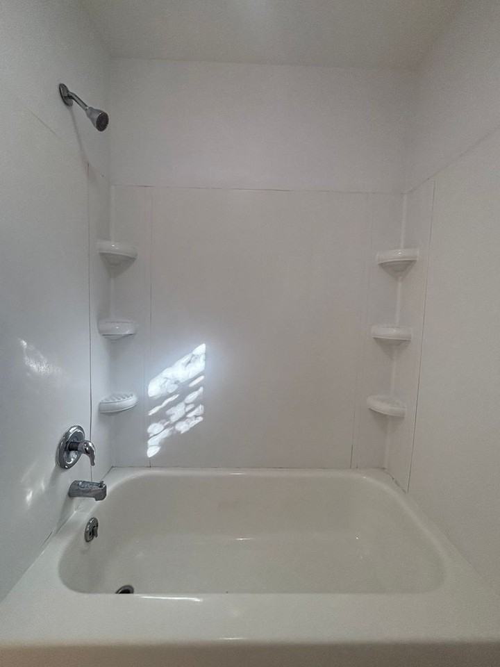 825 S Broadview Dr - Photo 5 of 17