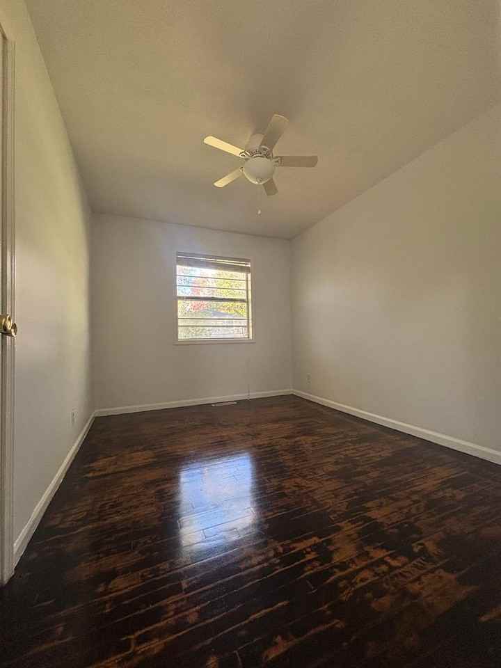 825 S Broadview Dr - Photo 6 of 17