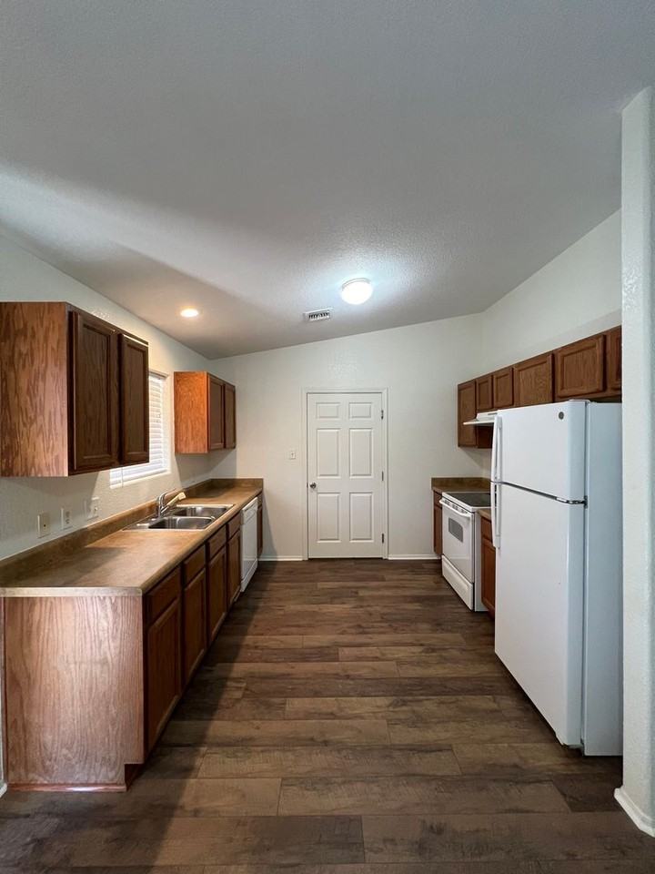 10331 S Monsoon Ave - Photo 7 of 26