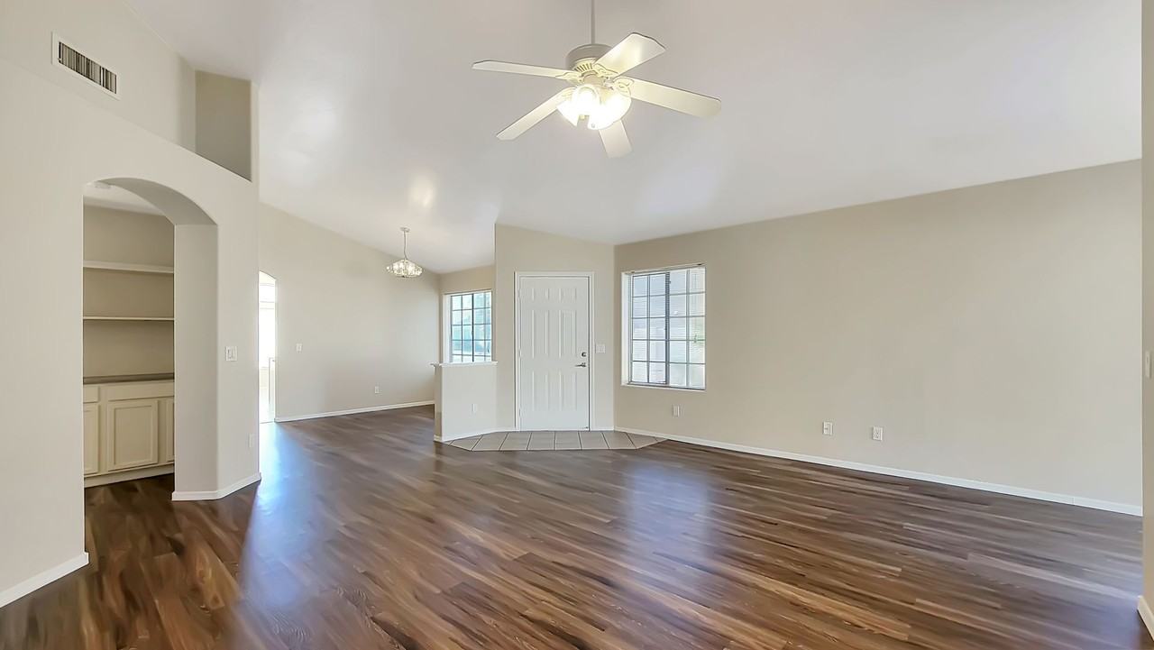 13132 W Sheridan St - Photo 4 of 35