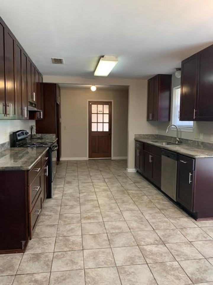 16538 Patton Ave - Photo 4 of 14