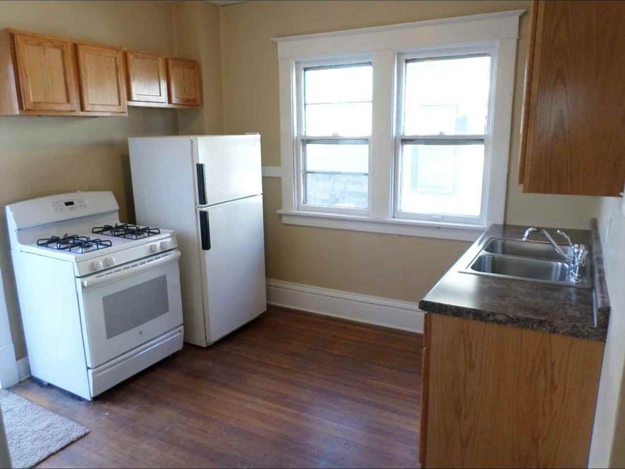 1512 7th Ave Se - Photo 3 of 7