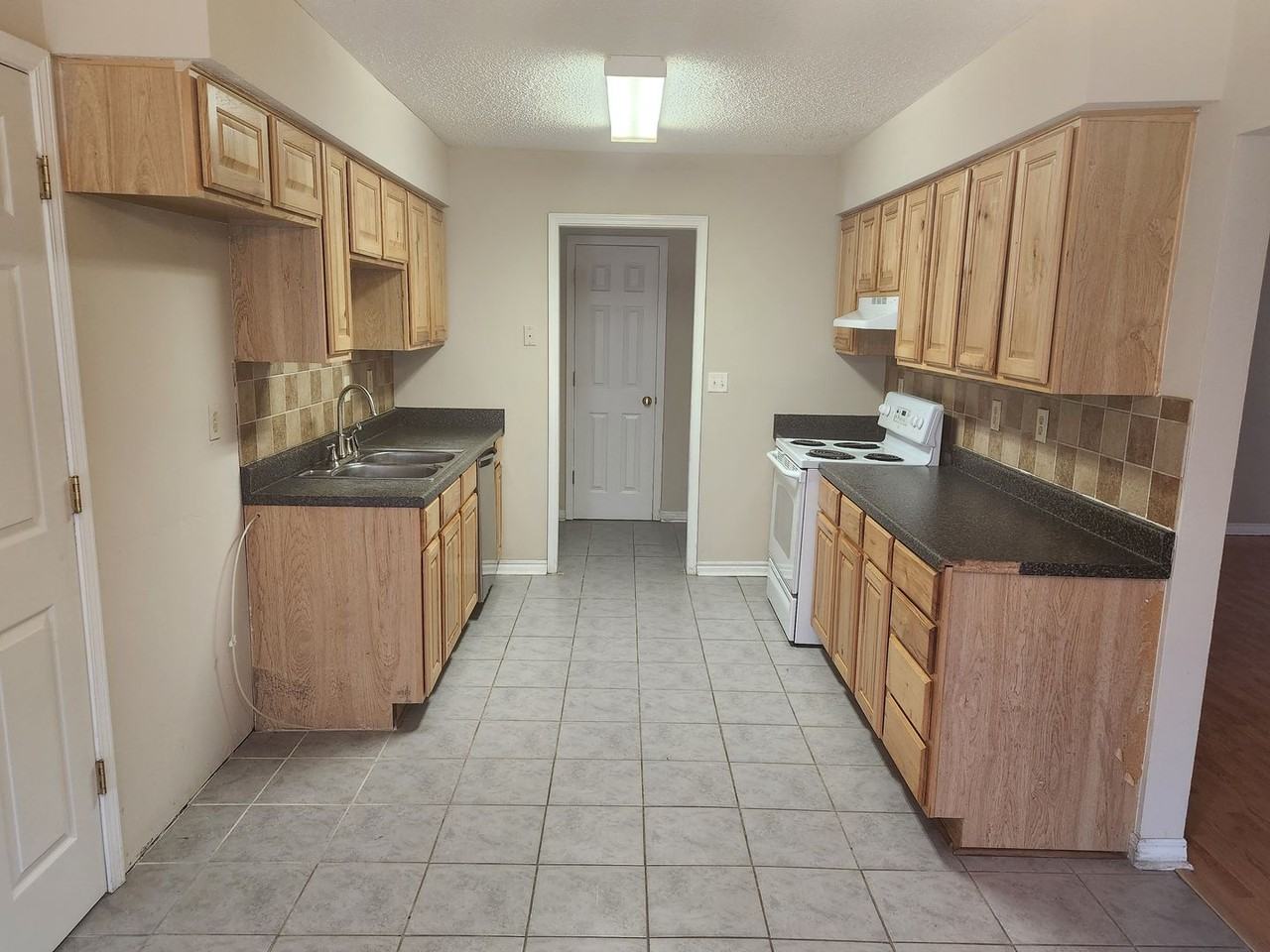 21541 E 32nd St S - Photo 3 of 14